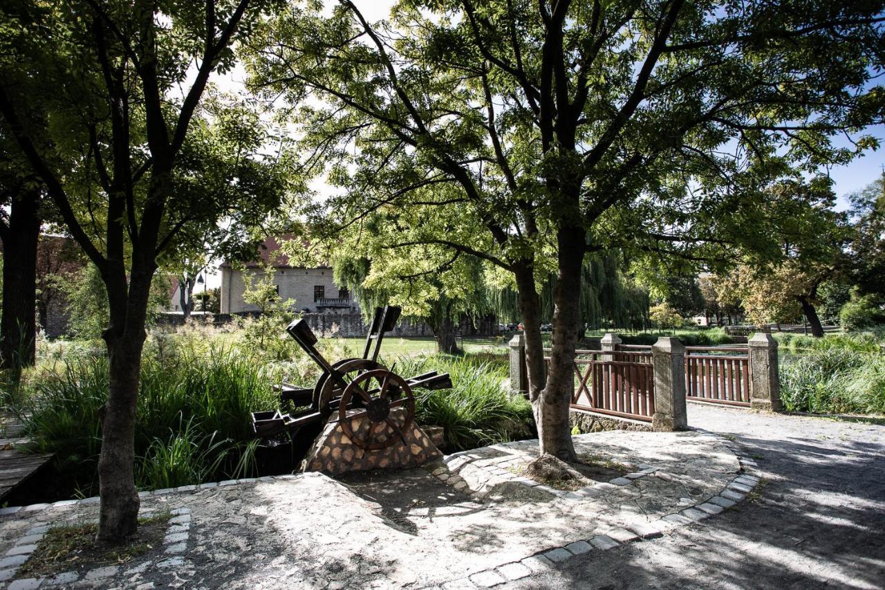 Huszarvar Kastelyszallo Hotel Szerencs